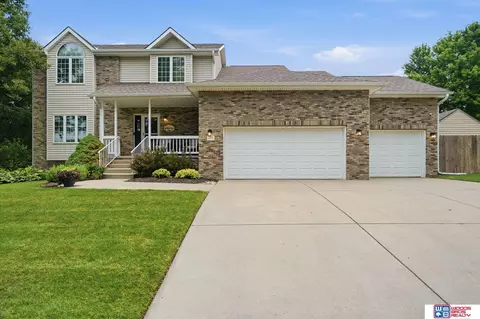 4800 Country Hill Rd, Lincoln, NE 68516