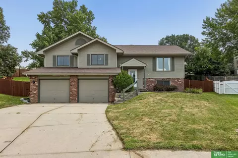 2810 Courtney Cir, Bellevue, NE 68123