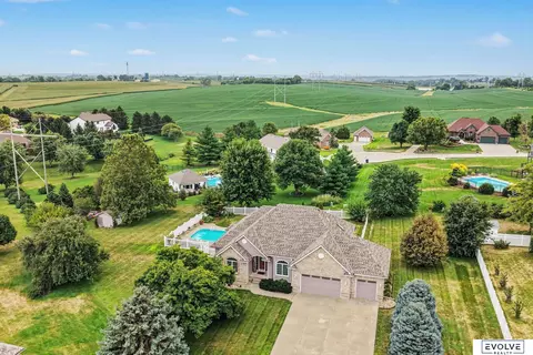 4003 Fox Ridge Cir, Bellevue, NE 68123