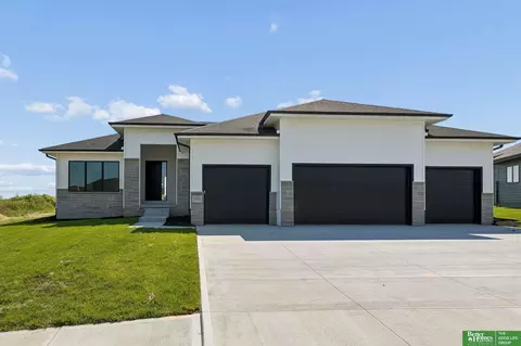 5701 N 195th St, Elkhorn, NE 68022