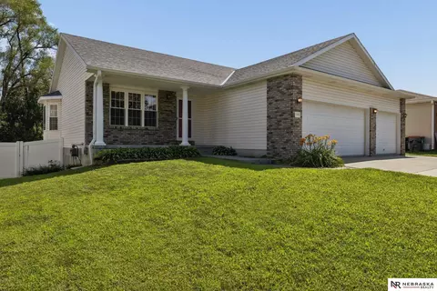 1541 Bordeaux Rd, Lincoln, NE 68522