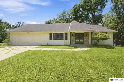 304 Bellevue Blvd S, Bellevue, NE 68005