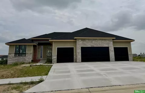 22111 Shiloh Dr, Gretna, NE 68028