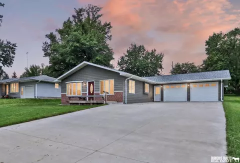 312 N 4th St, Elmwood, NE 68349
