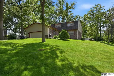 18 Scarlet Oaks Rd, Council Bluffs, IA 51503