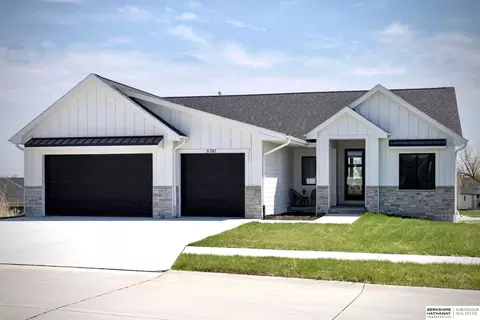 5707 N 209th St, Elkhorn, NE 68022