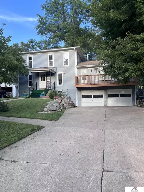 722 Forest Ave, Crete, NE 68333