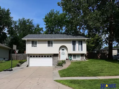 6141 NW Gary St, Lincoln, NE 68521