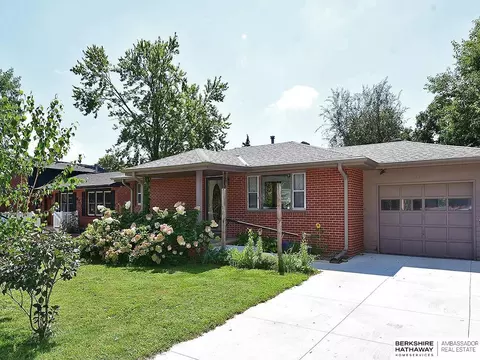 6711 Adams St, Lincoln, NE 68507