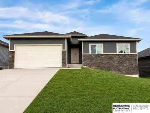 7613 S 34 St, Bellevue, NE 68147