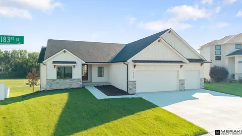 18304 Blackwalnut St, Omaha, NE 68136
