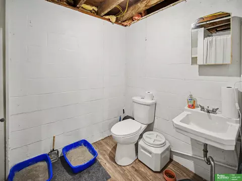Bath - 5042 E Sargent Rd, Beatrice, NE 68310 photo 2 of 2