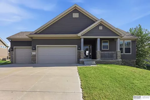 2205 Hedgeapple Dr, Plattsmouth, NE 68048