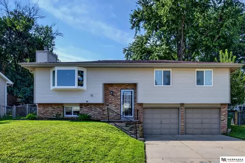 3405 Redwing Dr, Bellevue, NE 68123