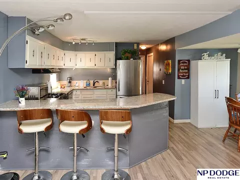 12816 Sprague Plz #140, Omaha, NE 68164