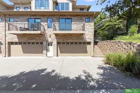 5136 Dodge St, Omaha, NE 68132
