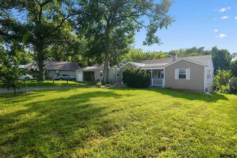 6336 N 34th St, Omaha, NE 68111
