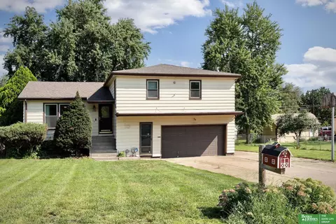 8520 Decatur St, Omaha, NE 68114