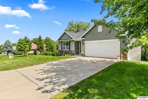 19611 Ridgeway Rd, Plattsmouth, NE 68048