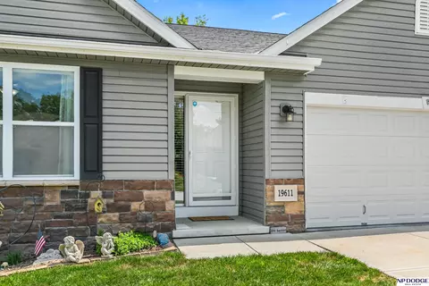 19611 Ridgeway Rd, Plattsmouth, NE 68048