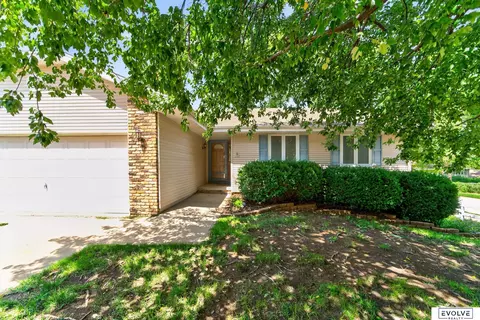 9324 Y St, Omaha, NE 68127