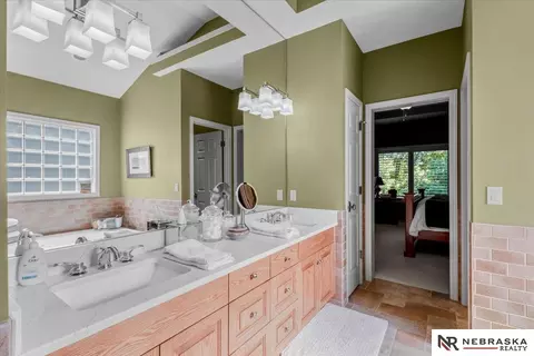 Bath - 17618 Colonial Ave, Omaha, NE 68136 photo 2 of 10