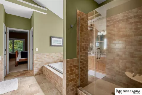 Bath - 17618 Colonial Ave, Omaha, NE 68136 photo 5 of 10