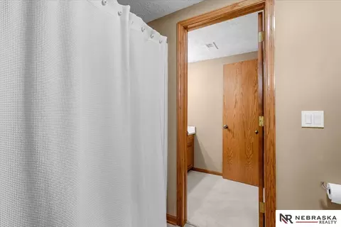 Bath - 17618 Colonial Ave, Omaha, NE 68136 photo 9 of 10