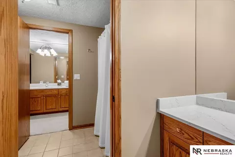 Bath - 17618 Colonial Ave, Omaha, NE 68136 photo 8 of 10
