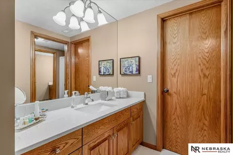 Bath - 17618 Colonial Ave, Omaha, NE 68136 photo 7 of 10