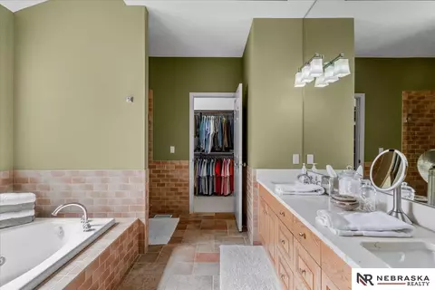 Bath - 17618 Colonial Ave, Omaha, NE 68136 photo 3 of 10