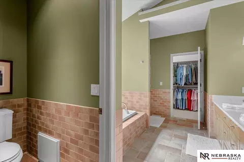 Bath - 17618 Colonial Ave, Omaha, NE 68136 photo 6 of 10