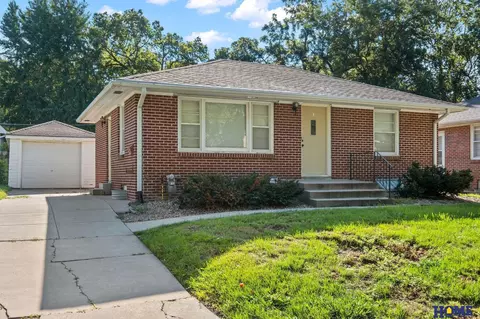 1344 N 39th St, Lincoln, NE 68502