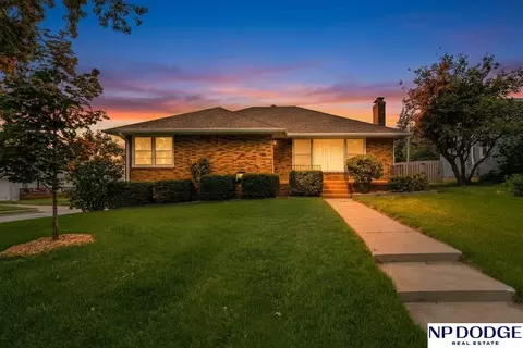 2142 S 38 Ave, Omaha, NE 68105