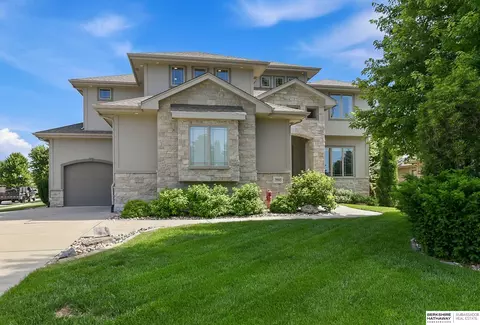 19903 Logan Cir, Omaha, NE 68130