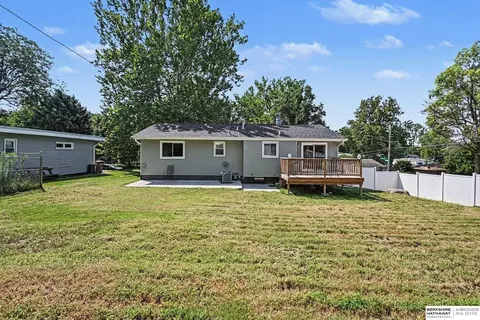 Exterior - 2004 Pleasantview Ln, Bellevue, NE 68005 photo 2 of 7