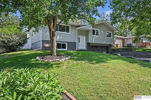 Exterior - 2004 Pleasantview Ln, Bellevue, NE 68005 photo 4 of 7