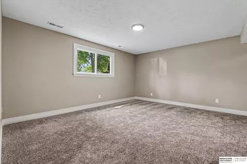 Bedroom - 2004 Pleasantview Ln, Bellevue, NE 68005 photo 6 of 6