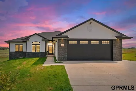 22561 Applewood Rd, Glenwood, IA 51534