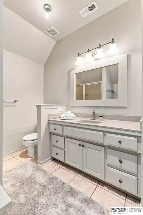 Bath - 20709 Cedar Heights Cir, Springfield, NE 68059 photo 5 of 10