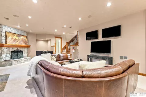 Living - 20709 Cedar Heights Cir, Springfield, NE 68059 photo 6 of 7