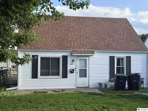 6537 Charles St, Omaha, NE 68132