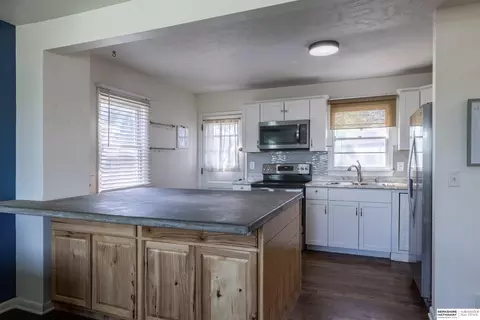 5825 N St, Omaha, NE 68117