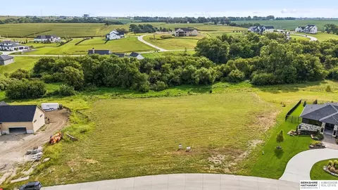 5029 S 225th Plz, Elkhorn, NE 68022