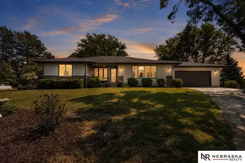 8701 Davey Rd, Lincoln, NE 68517