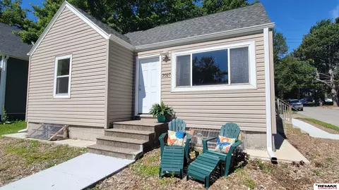 3027 S 48th St, Lincoln, NE 68506