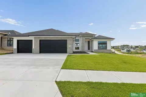 2344 N 212th St, Elkhorn, NE 68022