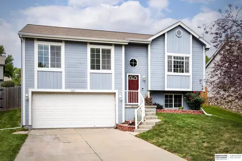 7382 N 77th St, Omaha, NE 68122