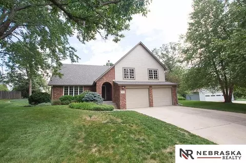 8110 Dougan Cir, Lincoln, NE 68516