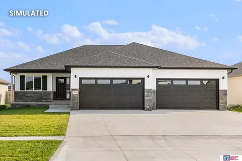 805 Regiment Rd, Lincoln, NE 68527